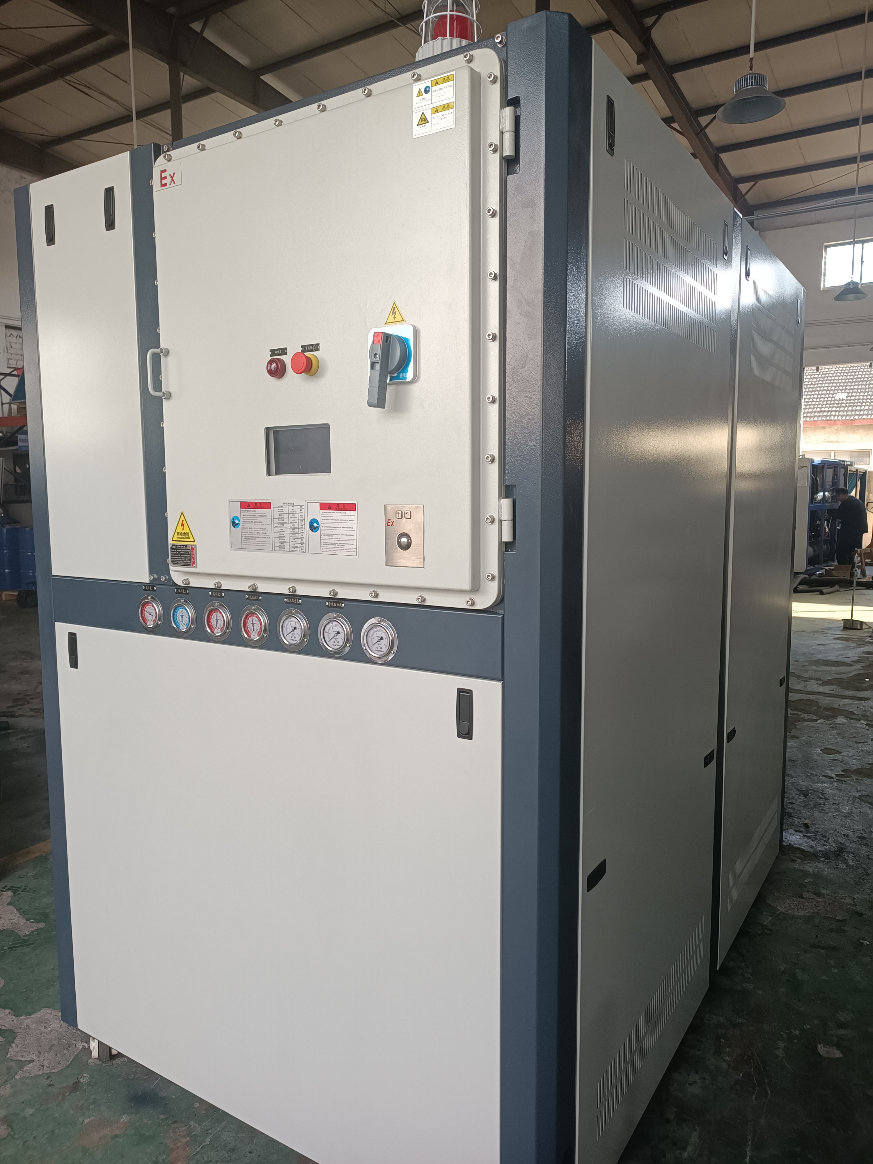 连续式碳化机的原理及如何使用冷水机降温